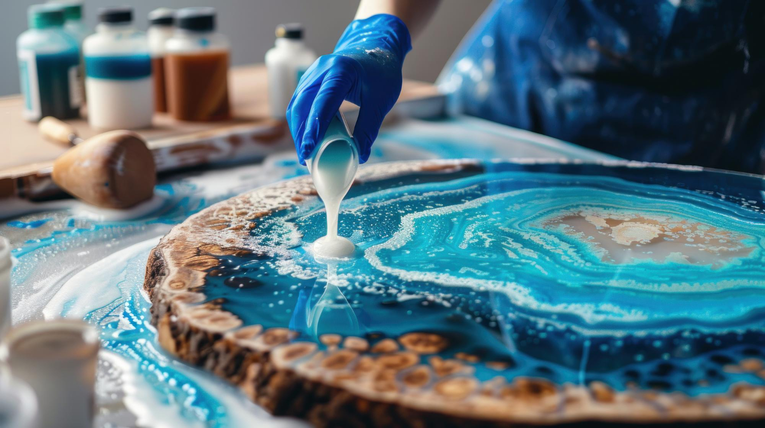 Как залить стол эпоксидной смолой?